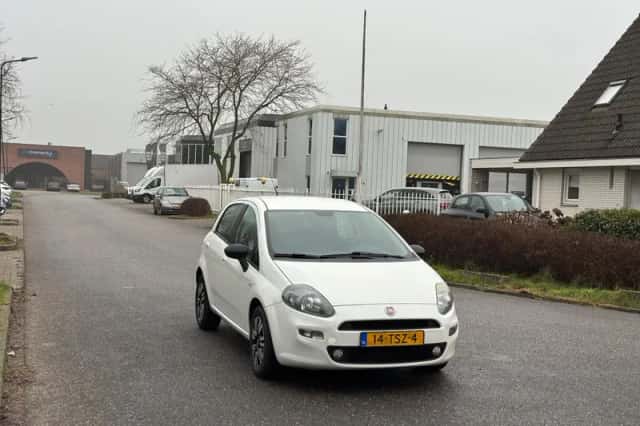 Fiat Punto (2012) thumbnail 3