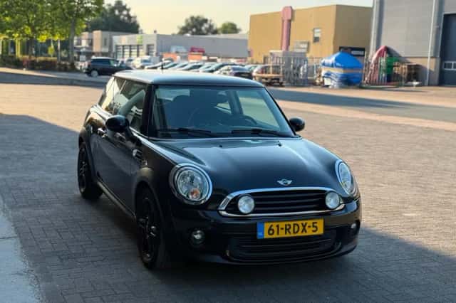 MINI One (2011) thumbnail 3