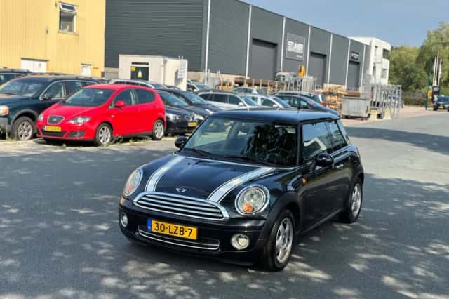 MINI Cooper (2007) thumbnail 1