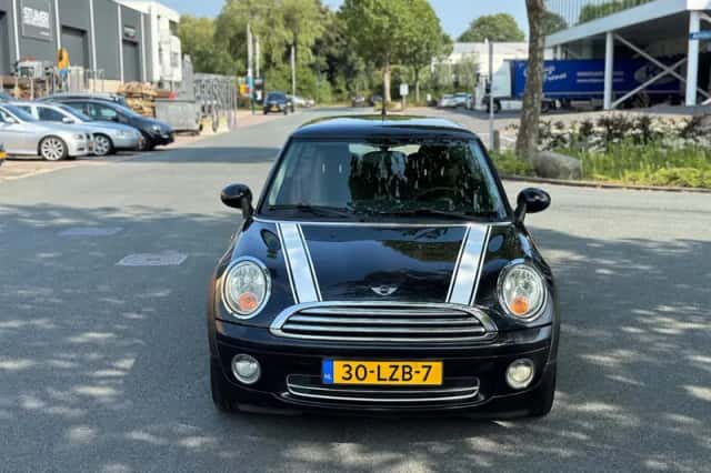 MINI Cooper (2007) thumbnail 2
