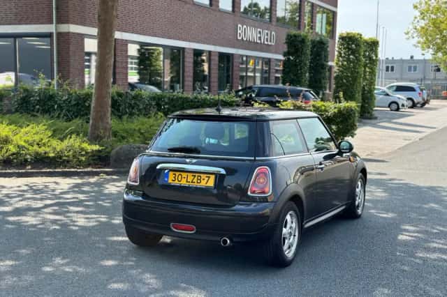 MINI Cooper (2007) thumbnail 4