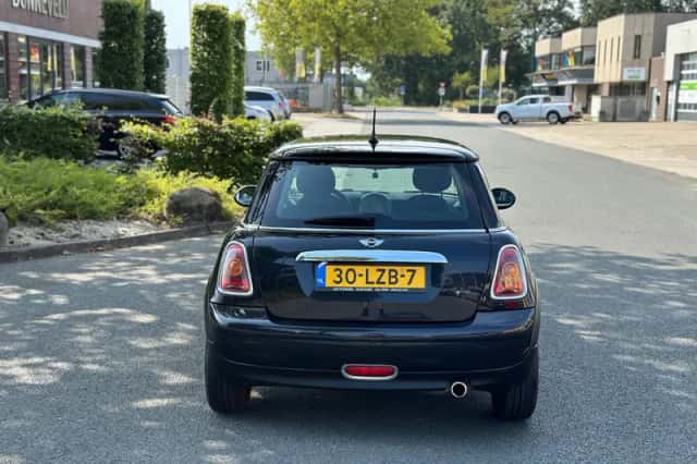 MINI Cooper (2007) thumbnail 5