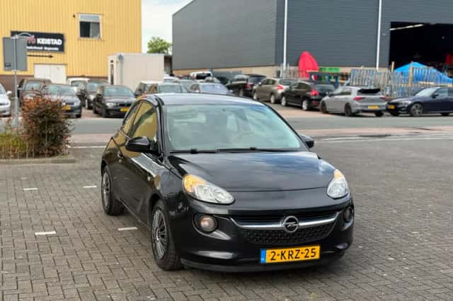 Opel Adam (2013) thumbnail 3