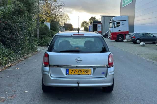 Opel Astra (2008) thumbnail 5