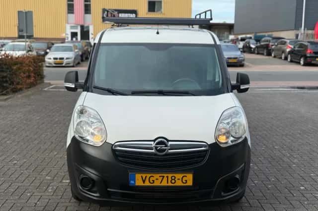 Opel Combo (2013) thumbnail 2