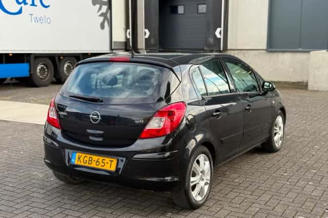 Opel Corsa (2008) thumbnail 4