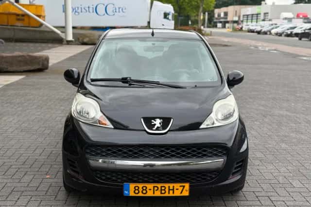 Peugeot 107 (2011) thumbnail 2
