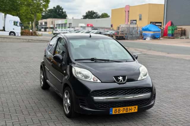 Peugeot 107 (2011) thumbnail 3