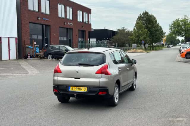 Peugeot 3008 (2011) thumbnail 4