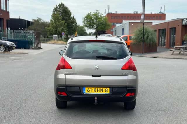 Peugeot 3008 (2011) thumbnail 5