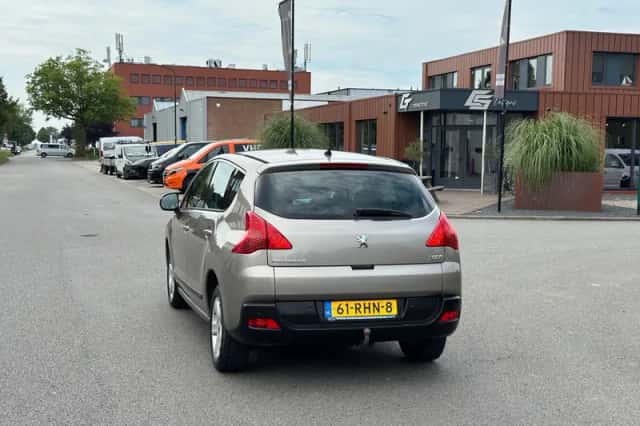 Peugeot 3008 (2011) thumbnail 6