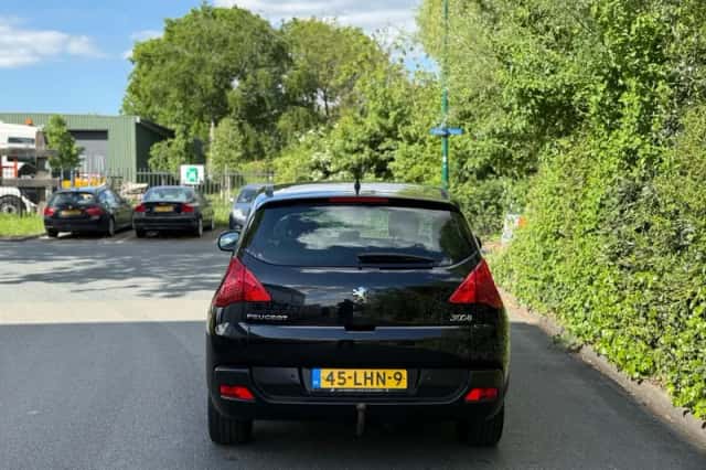 Peugeot 3008 (2010) thumbnail 5