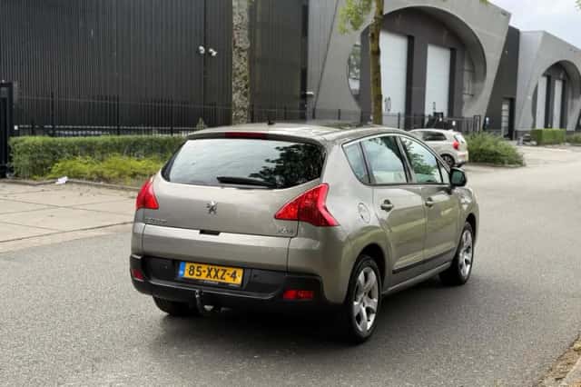 Peugeot 3008 (2011) thumbnail 4