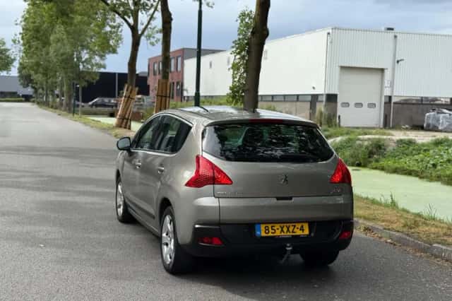 Peugeot 3008 (2011) thumbnail 6