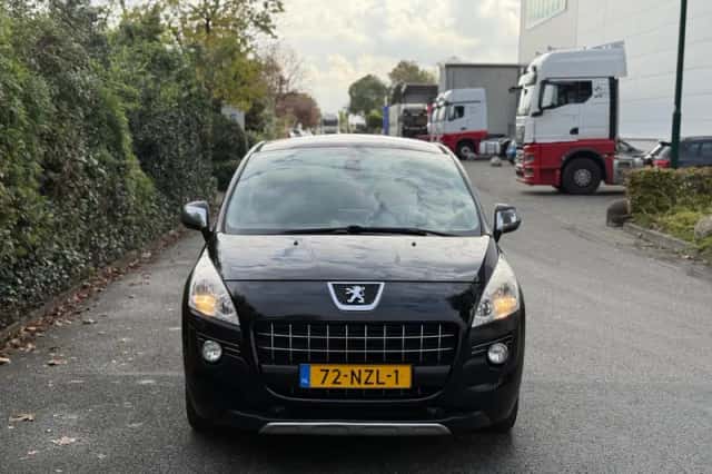 Peugeot 3008 (2011) thumbnail 2