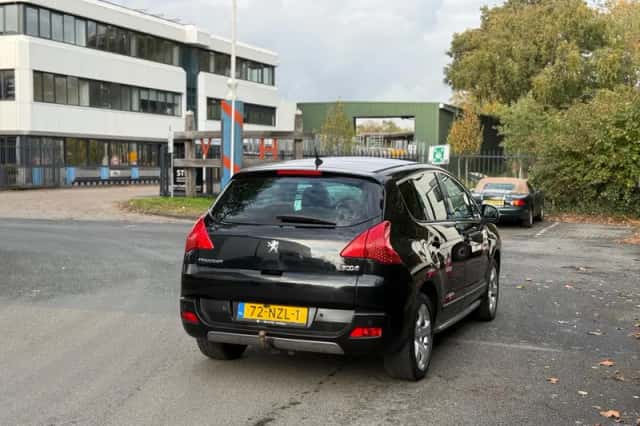 Peugeot 3008 (2011) thumbnail 4
