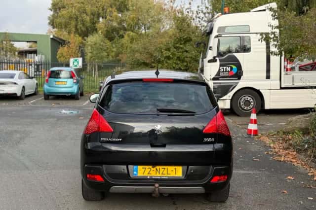 Peugeot 3008 (2011) thumbnail 5