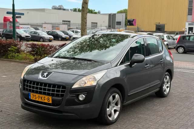 Peugeot 3008 (2011) thumbnail 1