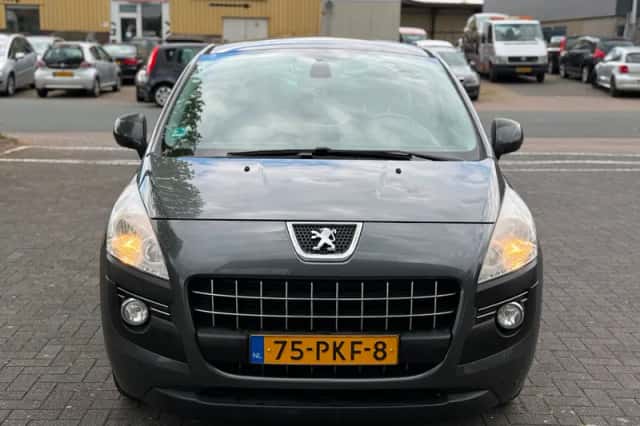 Peugeot 3008 (2011) thumbnail 2