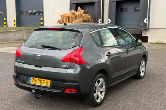 Peugeot 3008 (2011) thumbnail 4