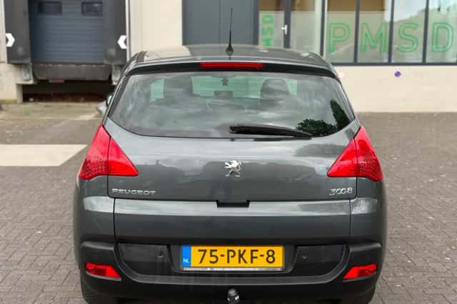 Peugeot 3008 (2011) thumbnail 5