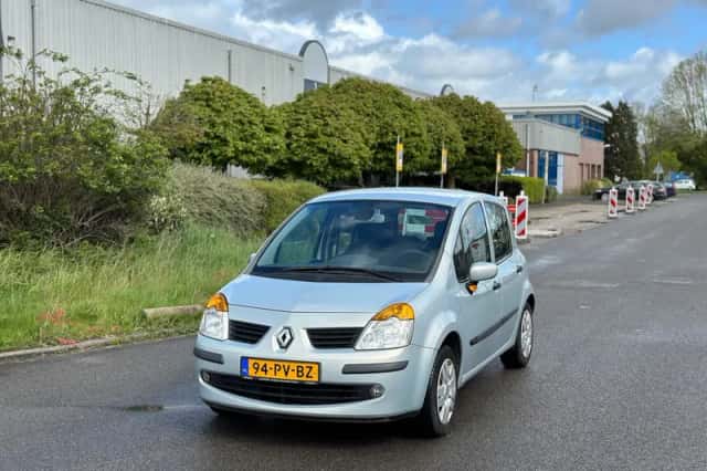 Renault Modus (2005) thumbnail 1