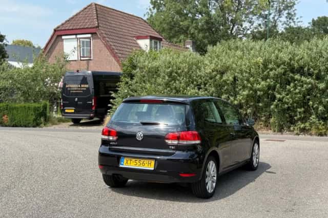 Volkswagen Golf (2009) thumbnail 4