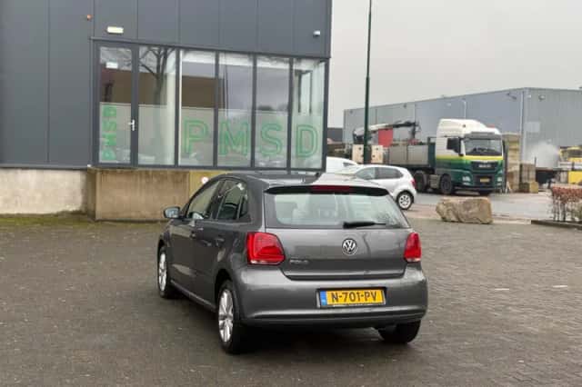 Volkswagen Polo (2011) thumbnail 6