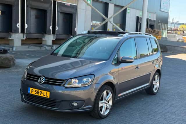 Volkswagen Touran (2013) thumbnail 1