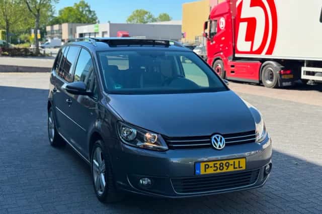 Volkswagen Touran (2013) thumbnail 3