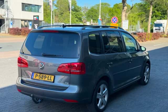 Volkswagen Touran (2013) thumbnail 4