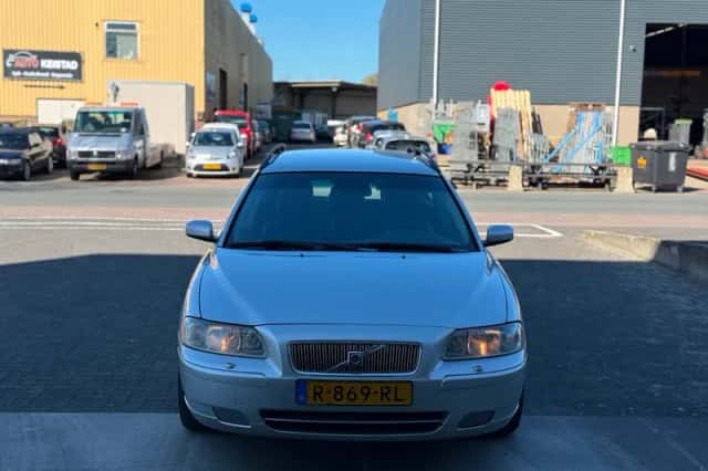 Volvo V70 (2005) thumbnail 2