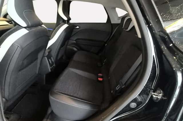 Renault Captur (2023) thumbnail 11