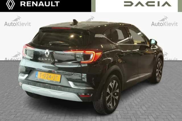 Renault Captur (2023) thumbnail 6