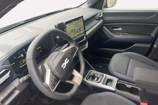 Dacia Duster (2025) thumbnail 2