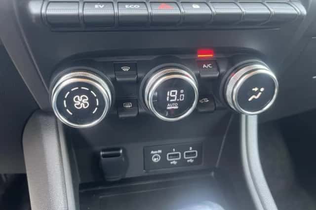 Renault Captur (2023) thumbnail 15