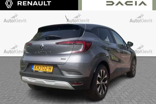 Renault Captur (2023) thumbnail 5