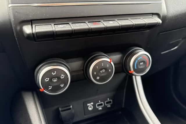 Renault Captur (2021) thumbnail 15