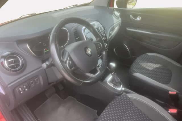 Renault Captur (2019) thumbnail 2