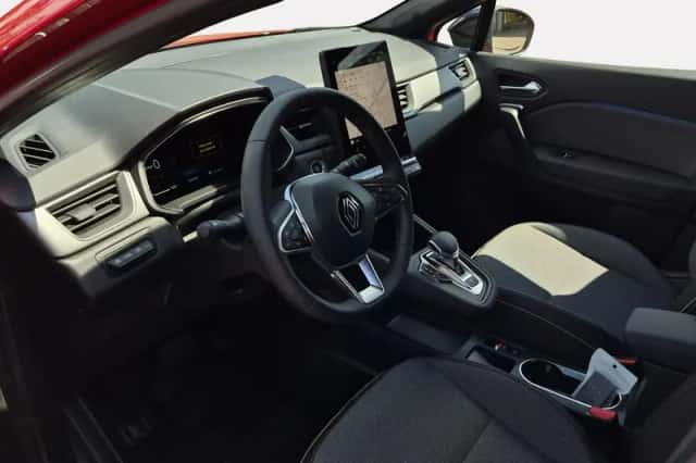Renault Captur (2025) thumbnail 4