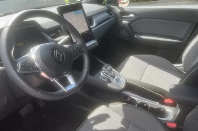 Renault Captur (2025) thumbnail 4