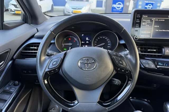 Toyota C-HR (2022) thumbnail 16