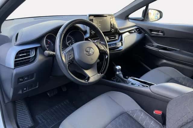 Toyota C-HR (2022) thumbnail 10