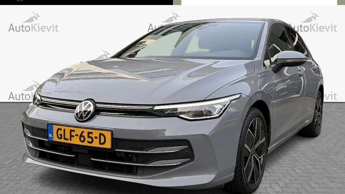 Volkswagen Golf (2024) — foto 1