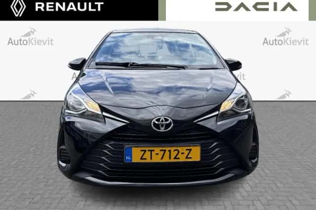 Toyota Yaris (2019) thumbnail 2
