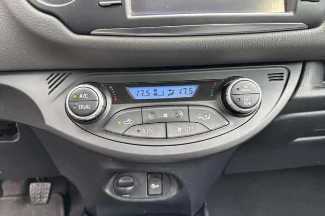 Toyota Yaris (2019) thumbnail 15