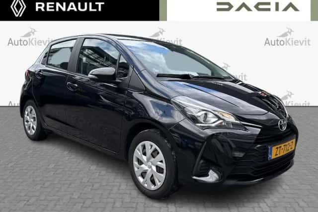 Toyota Yaris (2019) thumbnail 3