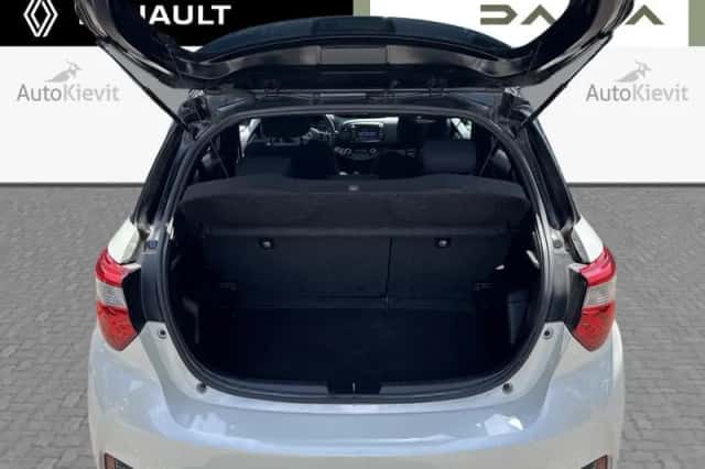 Toyota Yaris (2018) thumbnail 14
