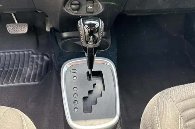 Toyota Yaris (2018) thumbnail 17