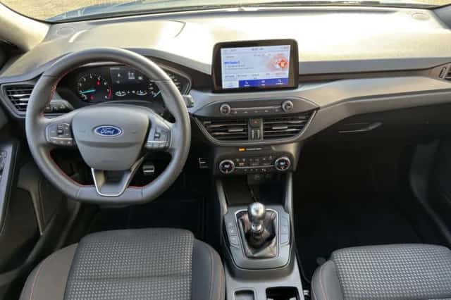 Ford Focus (2023) thumbnail 3